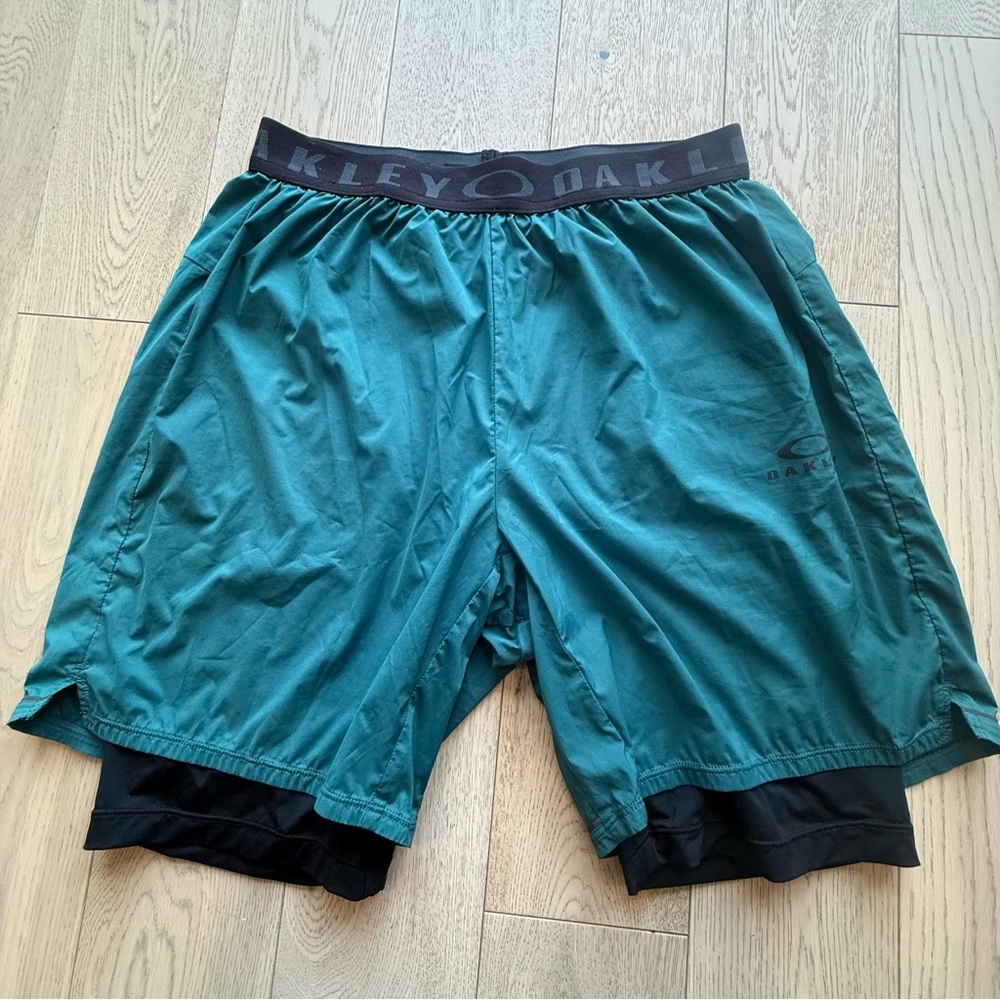 Oakley Men’s Teal and Black Performance Shorts Size M